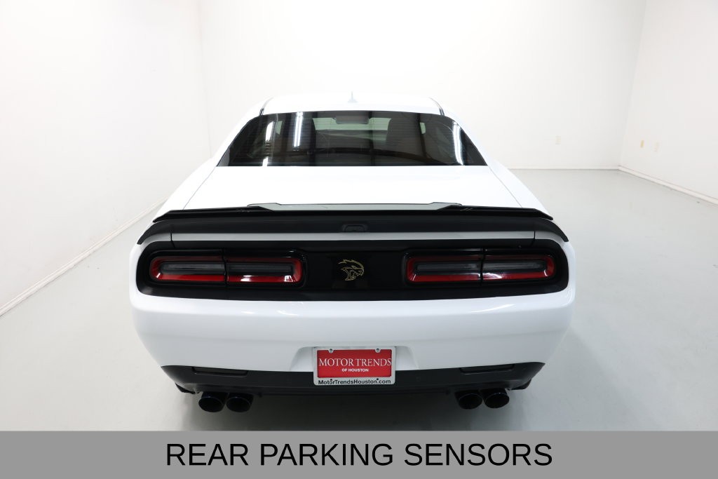Dodge Challenger Vehicle Full-screen Gallery Image 25