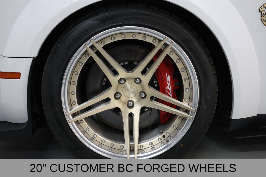 Dodge Challenger Vehicle Full-screen Gallery Image 38