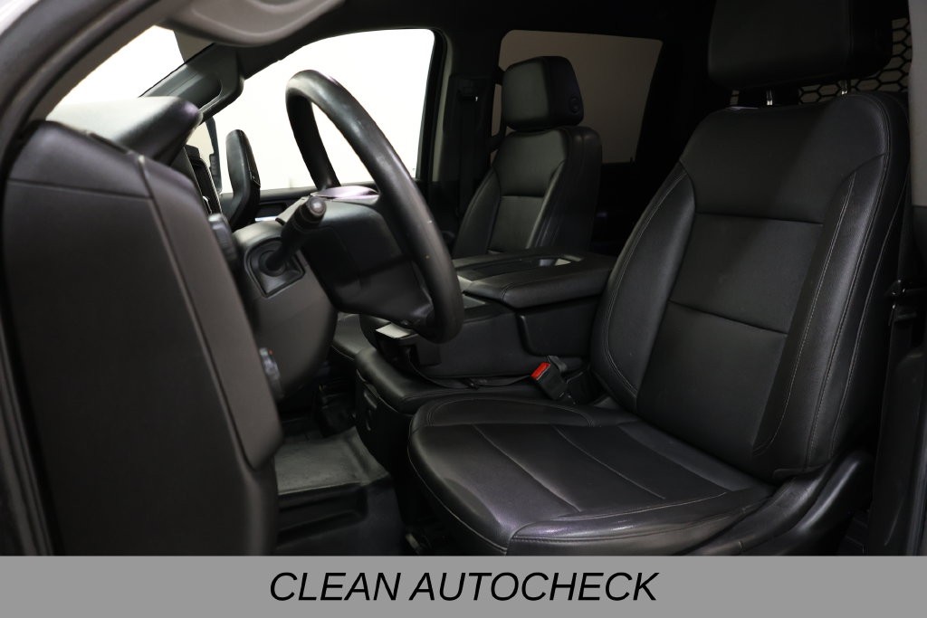 Chevrolet Silverado 3500HD Vehicle Full-screen Gallery Image 11