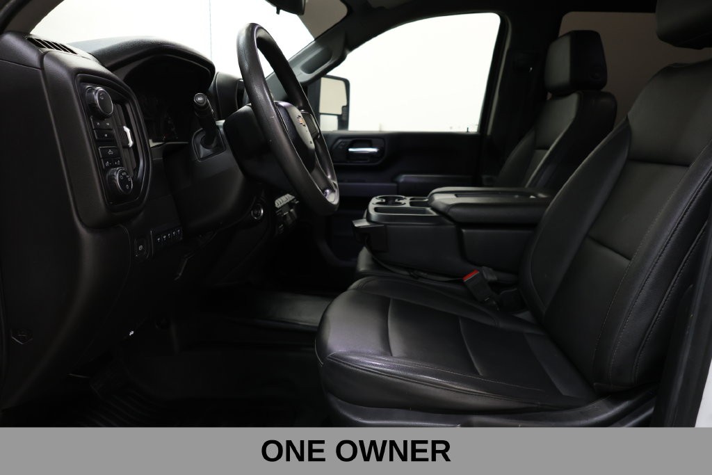 Chevrolet Silverado 3500HD Vehicle Full-screen Gallery Image 12