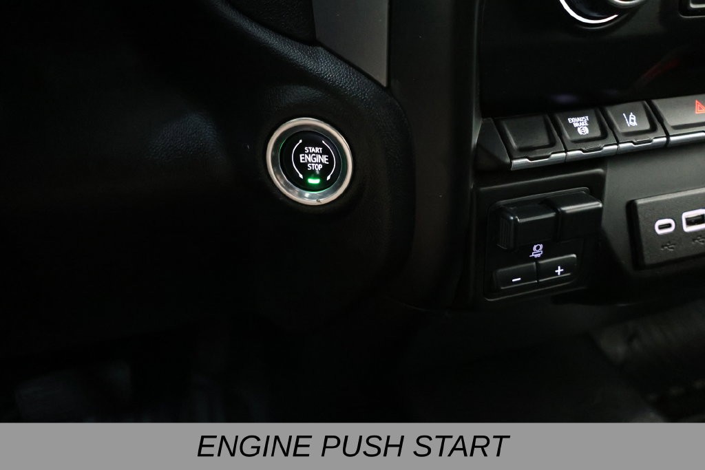 Chevrolet Silverado 3500HD Vehicle Full-screen Gallery Image 26