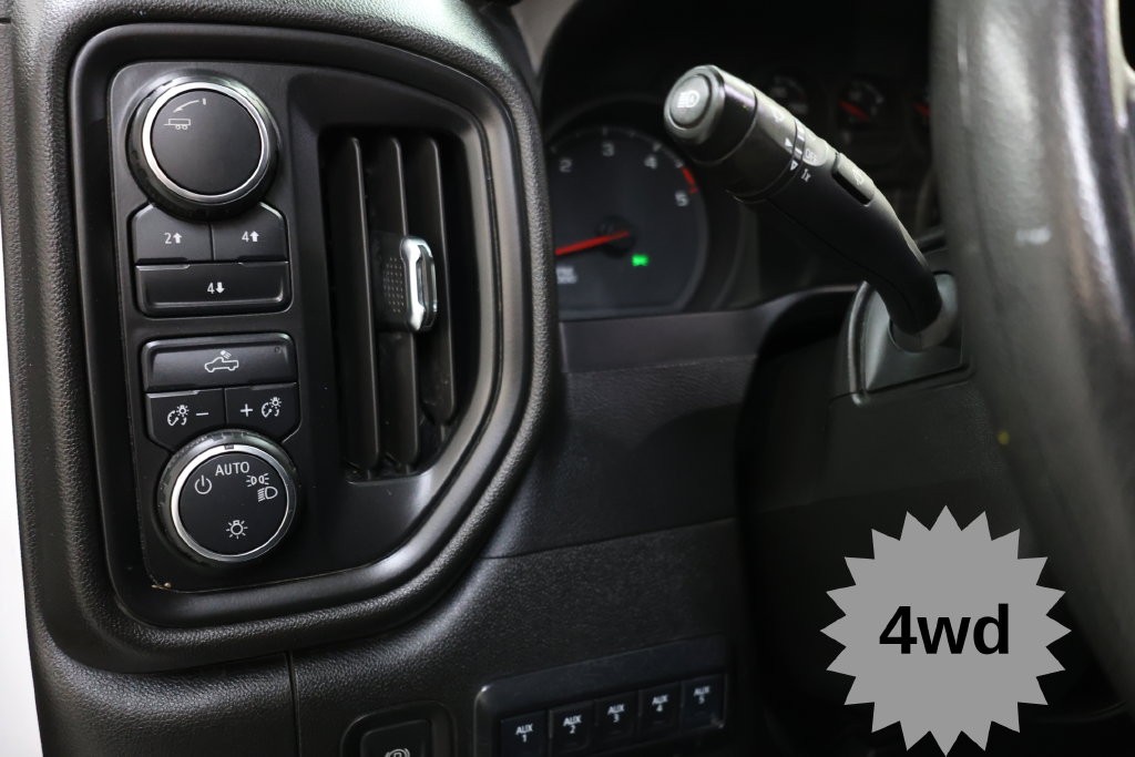 Chevrolet Silverado 3500HD Vehicle Full-screen Gallery Image 27
