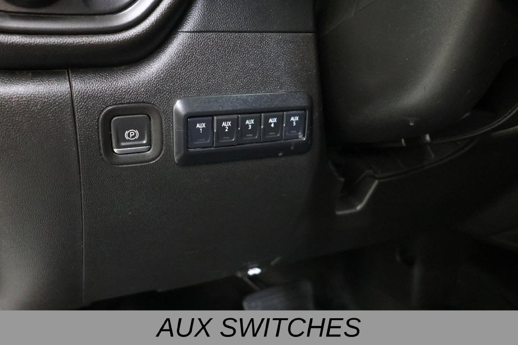 Chevrolet Silverado 3500HD Vehicle Full-screen Gallery Image 28