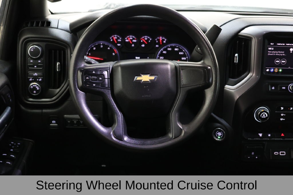 Chevrolet Silverado 3500HD Vehicle Full-screen Gallery Image 31