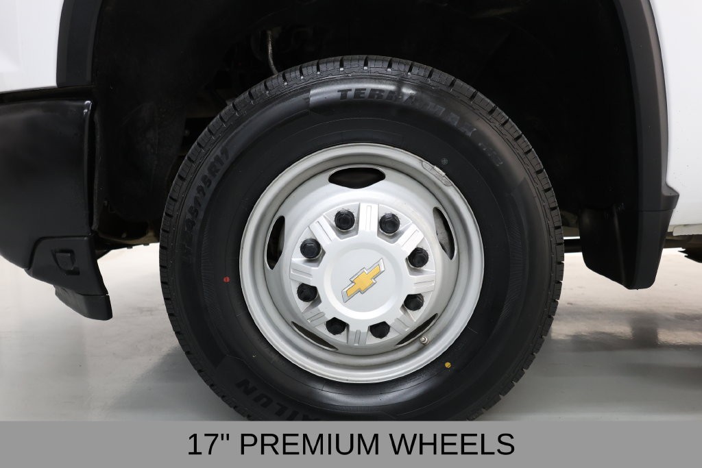 Chevrolet Silverado 3500HD Vehicle Full-screen Gallery Image 32
