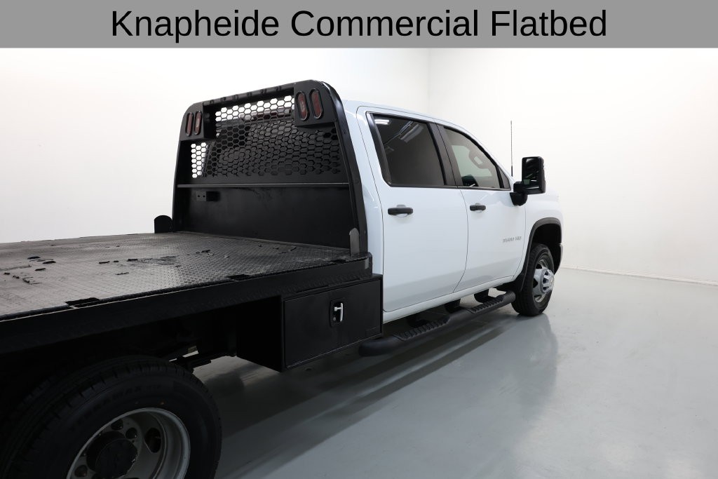 Chevrolet Silverado 3500HD Vehicle Full-screen Gallery Image 35