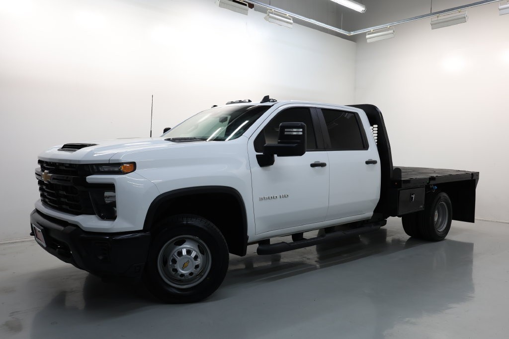 Chevrolet Silverado 3500HD Vehicle Full-screen Gallery Image 45