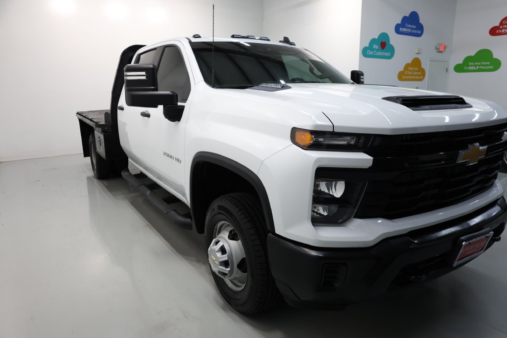 Chevrolet Silverado 3500HD Vehicle Full-screen Gallery Image 47