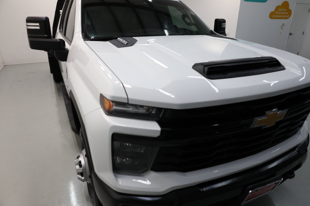 Chevrolet Silverado 3500HD Vehicle Full-screen Gallery Image 49