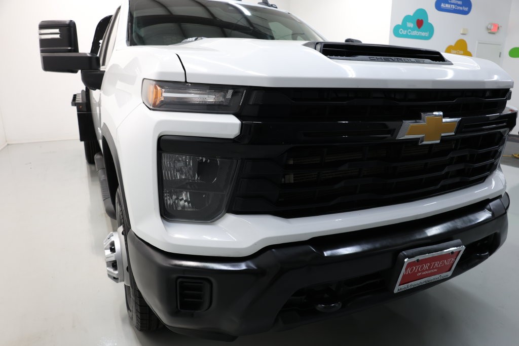 Chevrolet Silverado 3500HD Vehicle Full-screen Gallery Image 50
