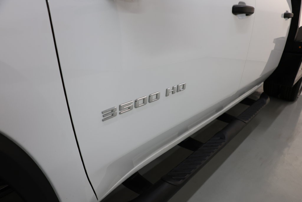 Chevrolet Silverado 3500HD Vehicle Full-screen Gallery Image 65