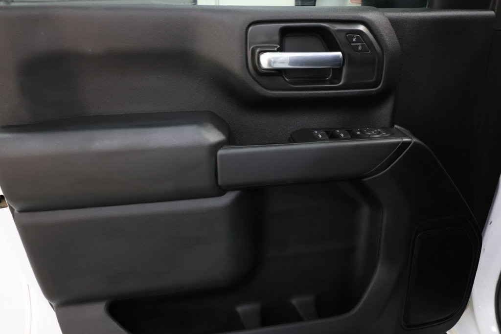 Chevrolet Silverado 3500HD Vehicle Full-screen Gallery Image 70