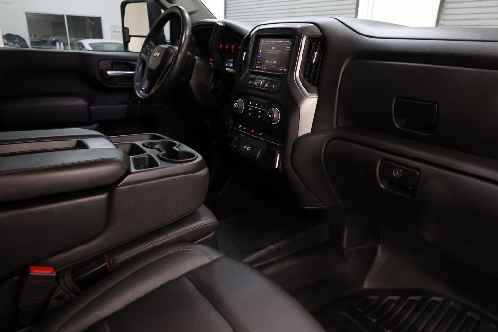 Chevrolet Silverado 3500HD Vehicle Full-screen Gallery Image 76