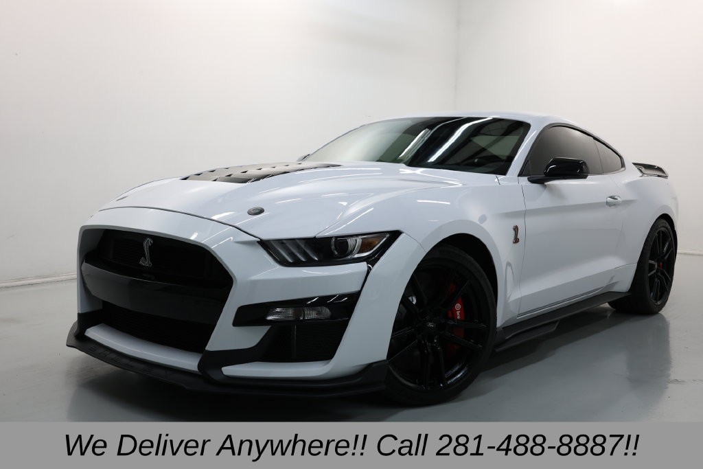 Ford Mustang Vehicle Full-screen Gallery Image 03