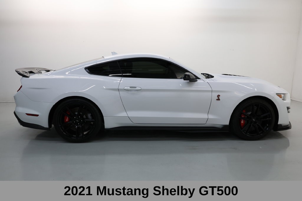 Ford Mustang Vehicle Full-screen Gallery Image 04