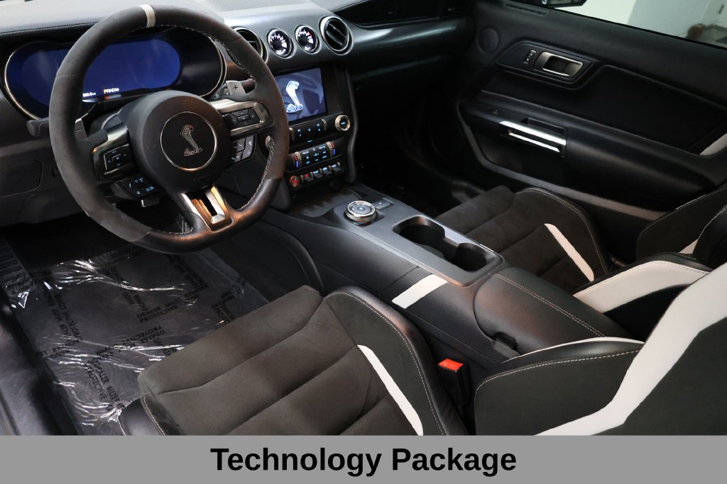 Ford Mustang Vehicle Full-screen Gallery Image 11