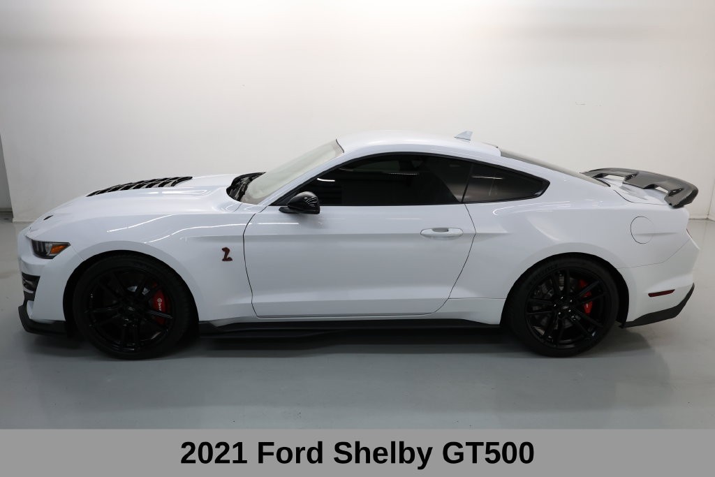 Ford Mustang Vehicle Full-screen Gallery Image 12