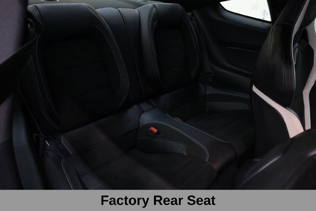 Ford Mustang Vehicle Full-screen Gallery Image 17