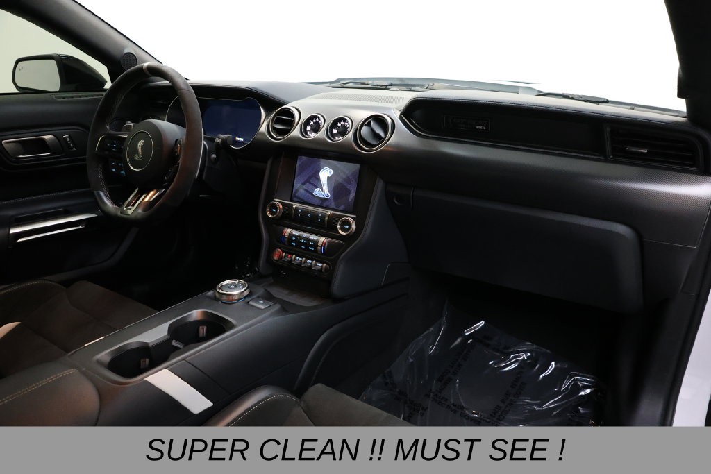 Ford Mustang Vehicle Full-screen Gallery Image 19
