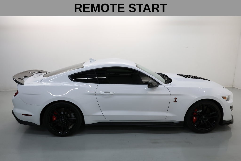 Ford Mustang Vehicle Full-screen Gallery Image 25