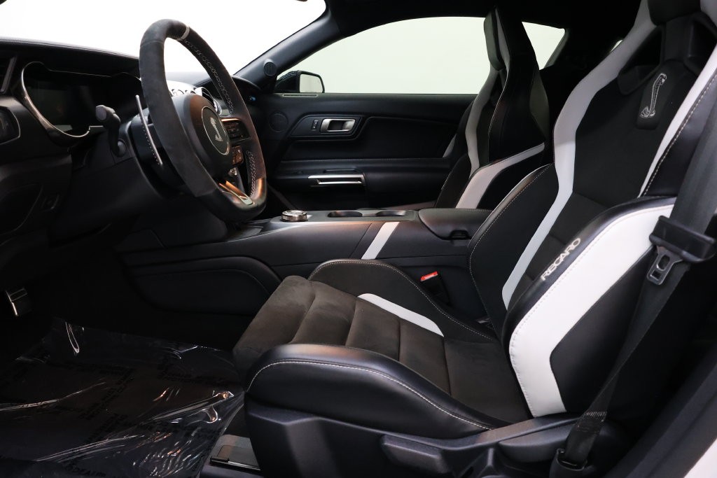 Ford Mustang Vehicle Full-screen Gallery Image 75