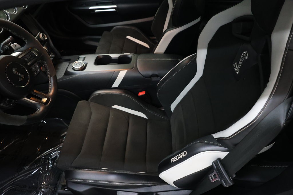 Ford Mustang Vehicle Full-screen Gallery Image 76