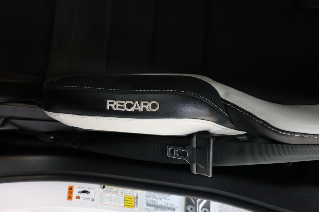 Ford Mustang Vehicle Full-screen Gallery Image 77