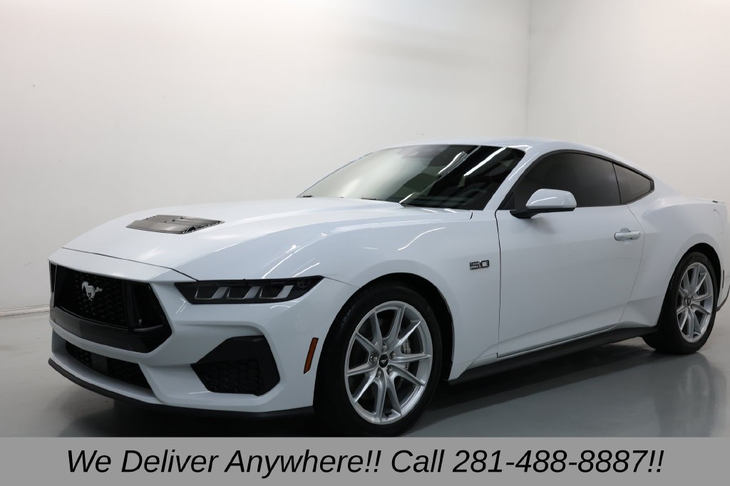 Ford Mustang Vehicle Full-screen Gallery Image 03