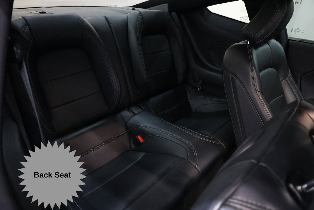 Ford Mustang Vehicle Full-screen Gallery Image 13