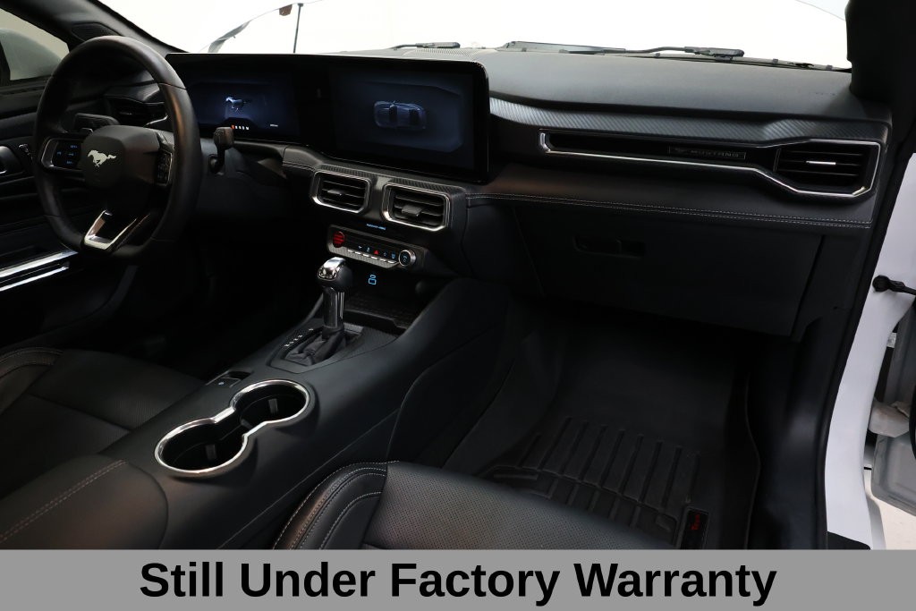 Ford Mustang Vehicle Full-screen Gallery Image 14