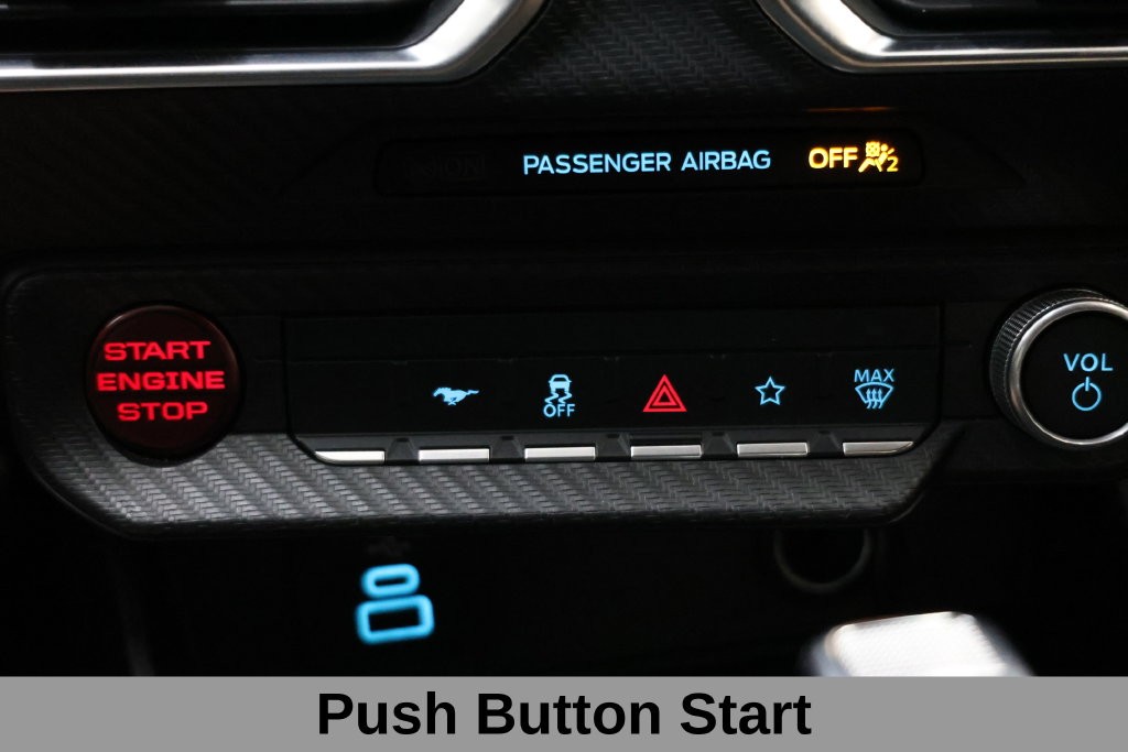 Ford Mustang Vehicle Full-screen Gallery Image 17