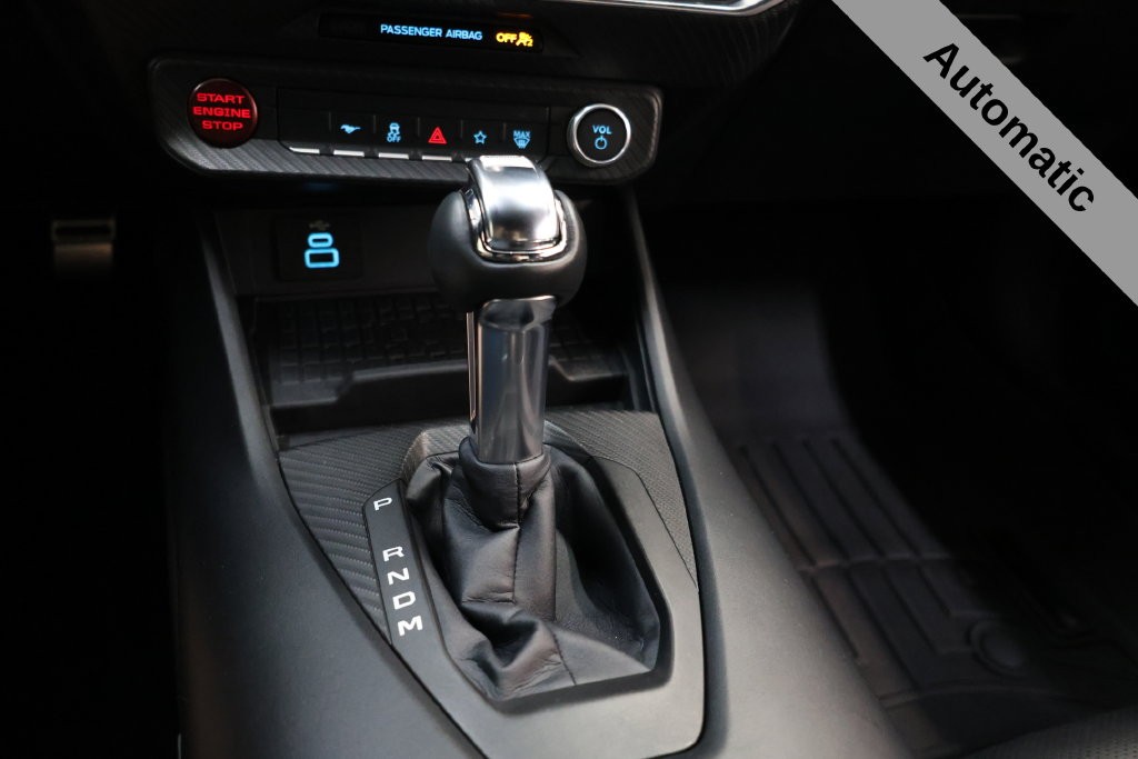 Ford Mustang Vehicle Full-screen Gallery Image 18