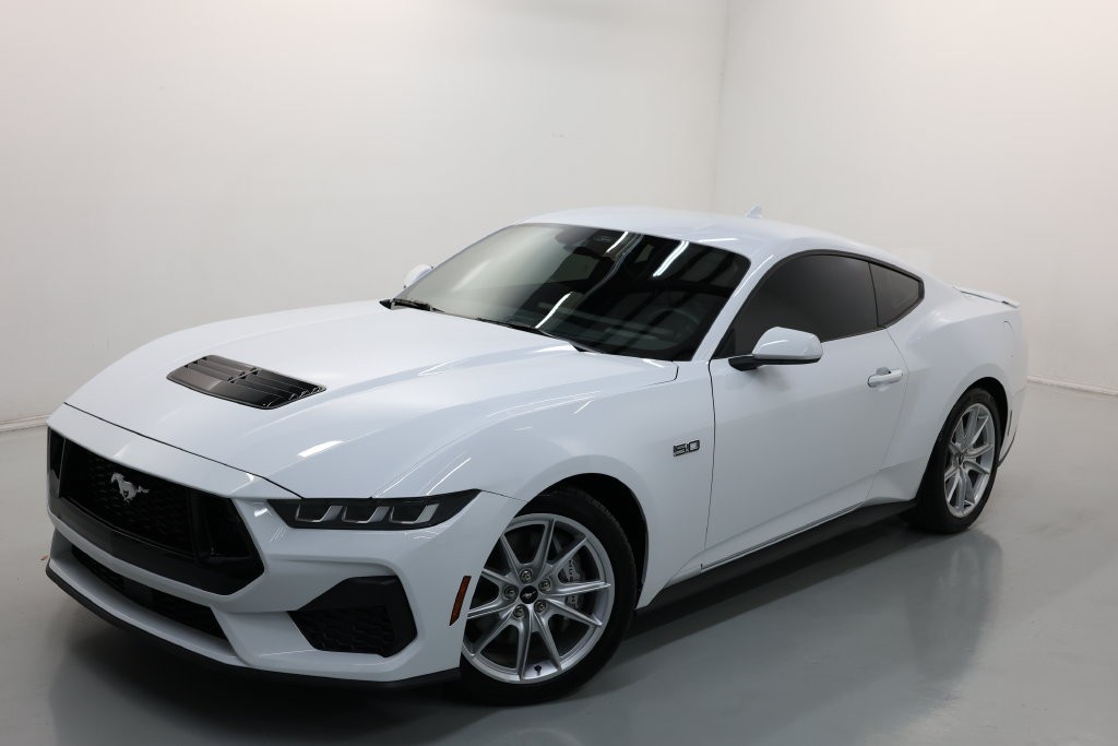 Ford Mustang Vehicle Full-screen Gallery Image 52