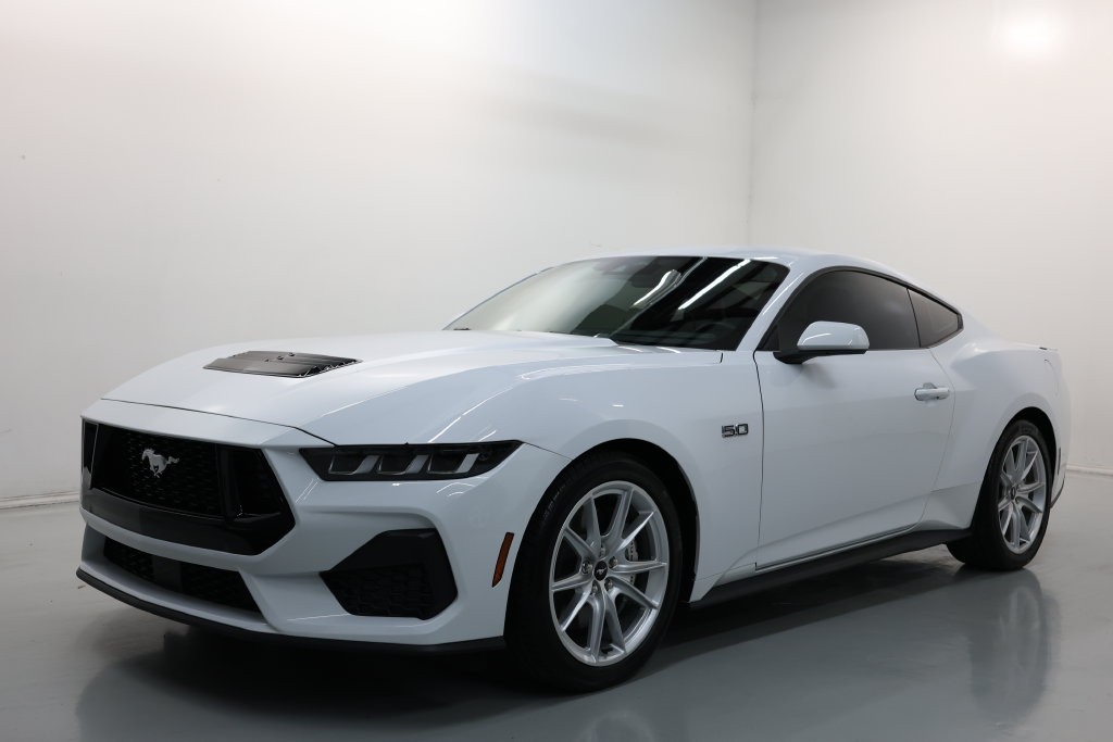 Ford Mustang Vehicle Full-screen Gallery Image 53