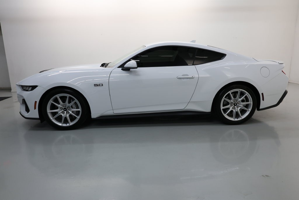 Ford Mustang Vehicle Full-screen Gallery Image 58