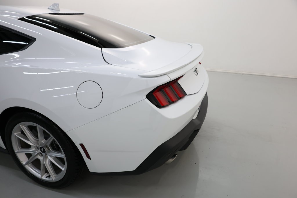 Ford Mustang Vehicle Full-screen Gallery Image 60