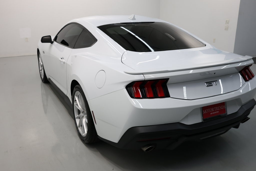 Ford Mustang Vehicle Full-screen Gallery Image 61