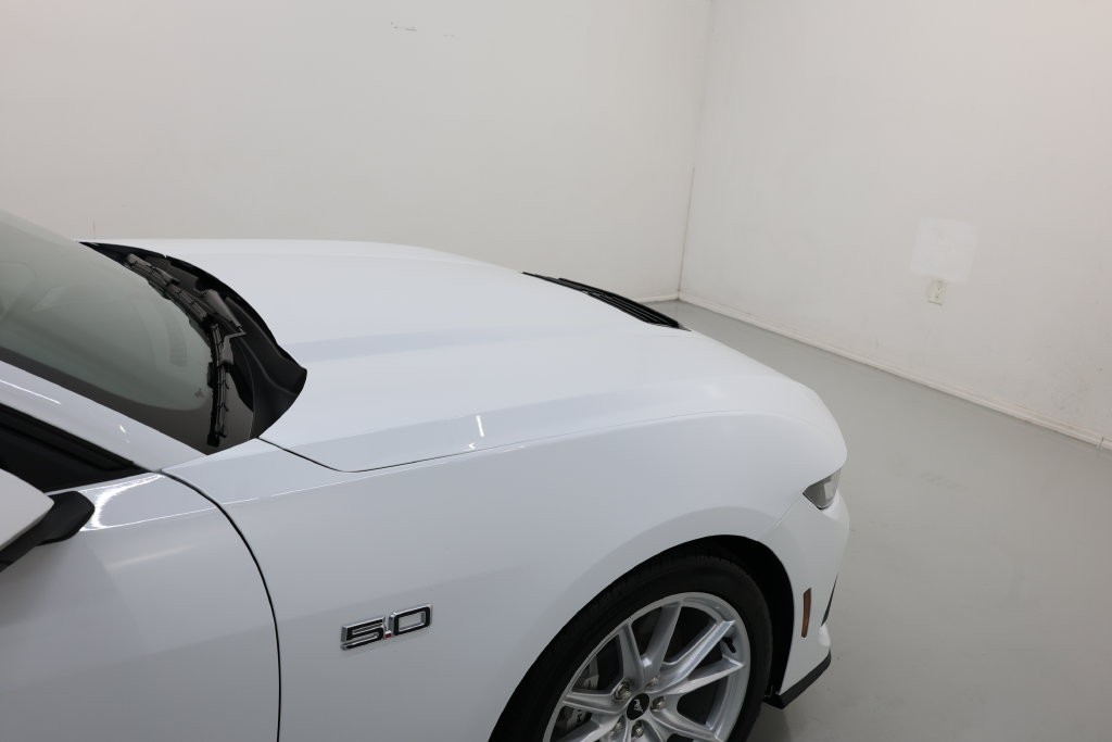 Ford Mustang Vehicle Full-screen Gallery Image 68