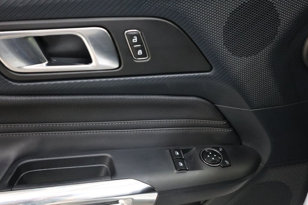 Ford Mustang Vehicle Full-screen Gallery Image 71