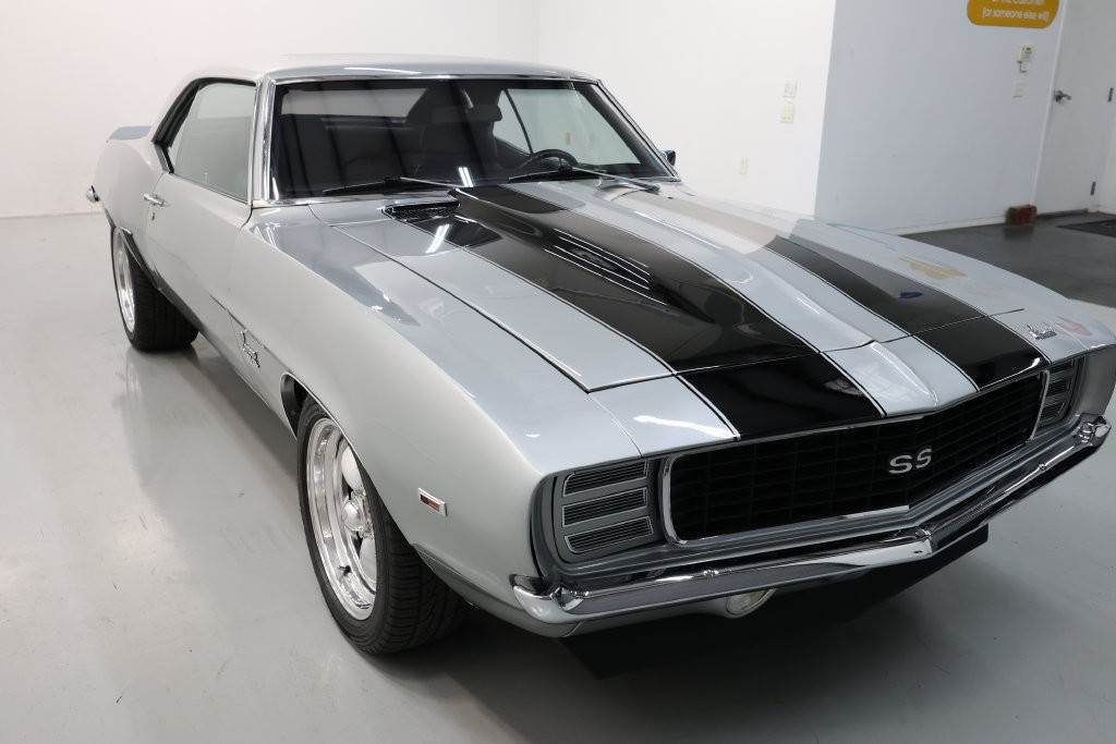 Chevrolet Camaro Vehicle Full-screen Gallery Image 45