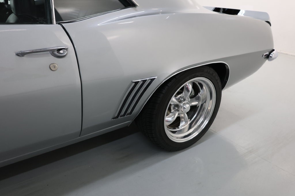 Chevrolet Camaro Vehicle Full-screen Gallery Image 56