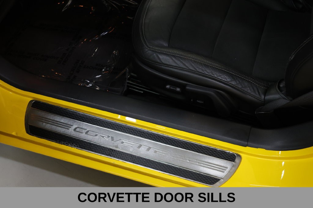Chevrolet Corvette Vehicle Full-screen Gallery Image 23