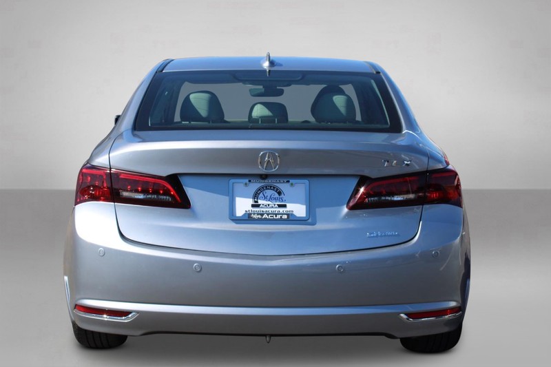 Acura TLX Vehicle Full-screen Gallery Image 05