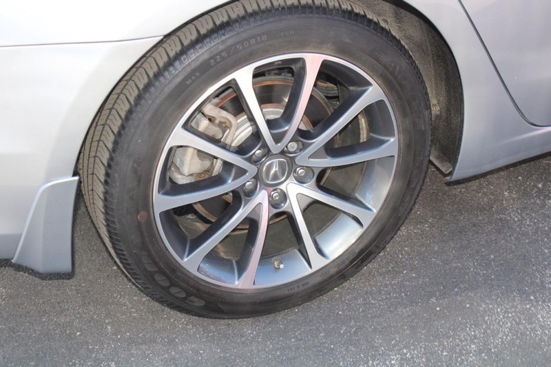 Acura TLX Vehicle Full-screen Gallery Image 07