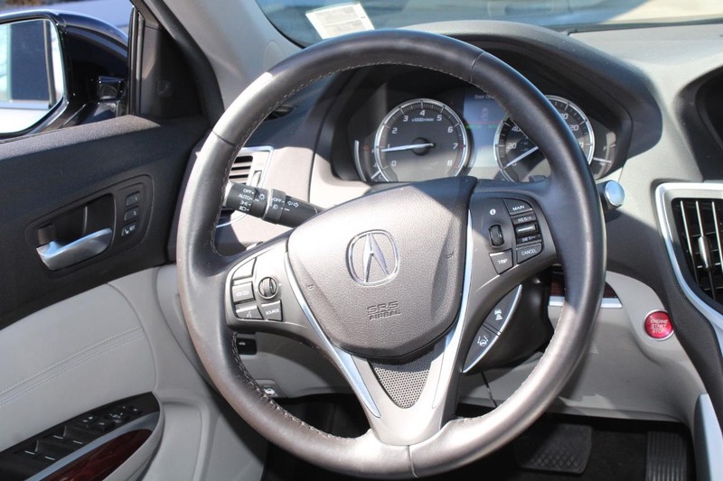 Acura TLX Vehicle Full-screen Gallery Image 12