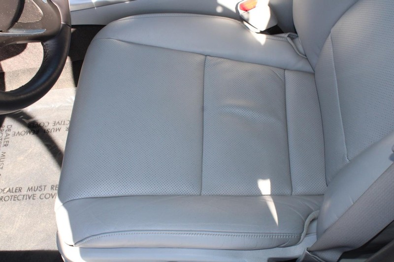 Acura TLX Vehicle Full-screen Gallery Image 17