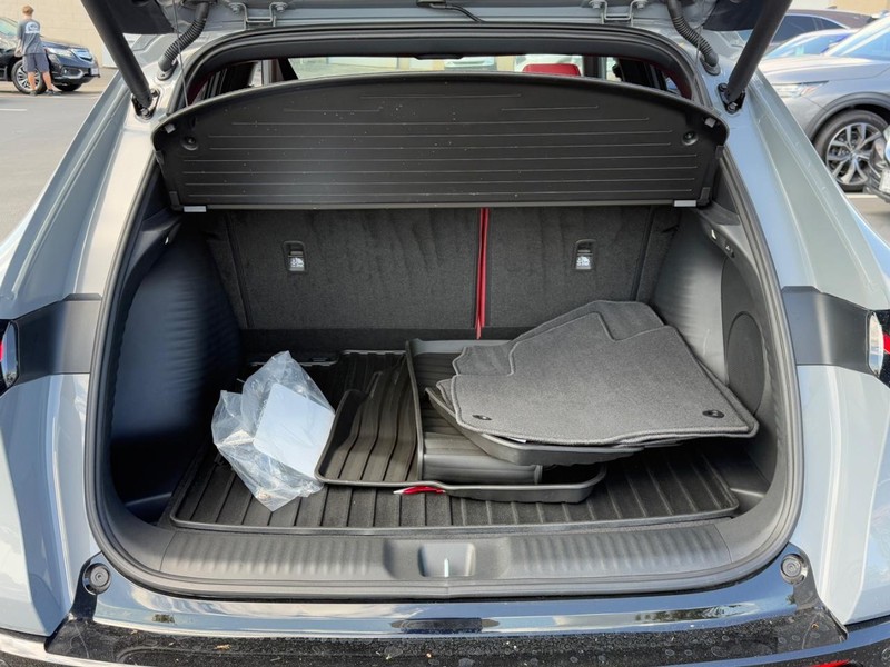 Acura ADX Vehicle Full-screen Gallery Image 04