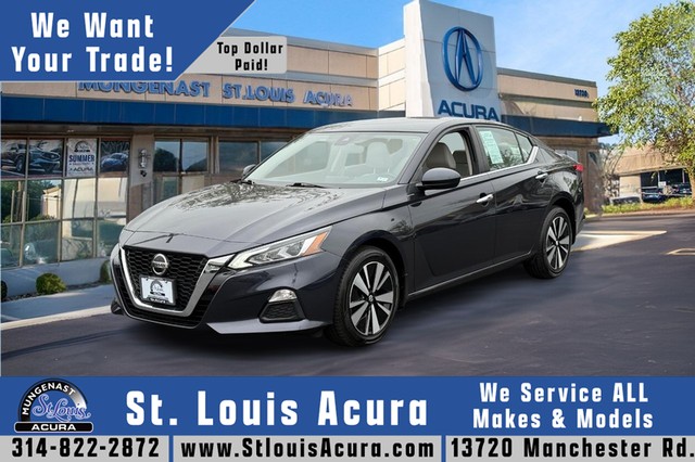 2022 Nissan Altima 2.5 SV at Mungenast Acura in Manchester MO