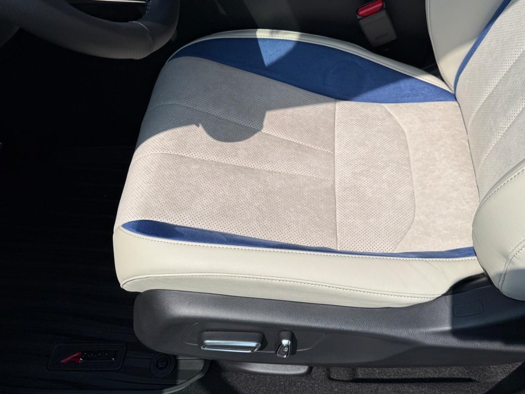 Acura ADX Vehicle Full-screen Gallery Image 11