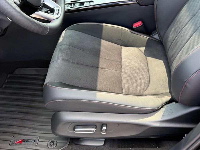 Acura ADX Vehicle Full-screen Gallery Image 11